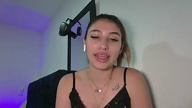 AliceTeenager___'s cam snapshot