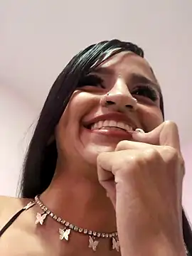 Lauraaa_pink18's cam snapshot