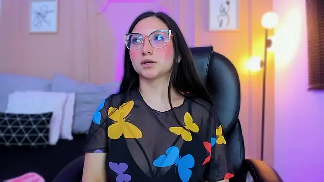 lucy_neil's cam snapshot