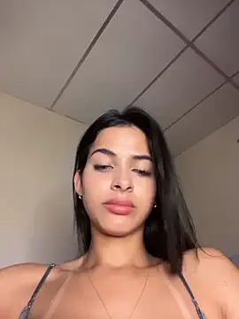 violetta-brown1's cam snapshot