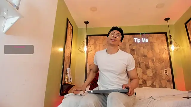 ApoloCruz live sex cam