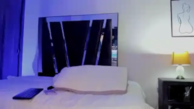 HollyEvanz live sex cam