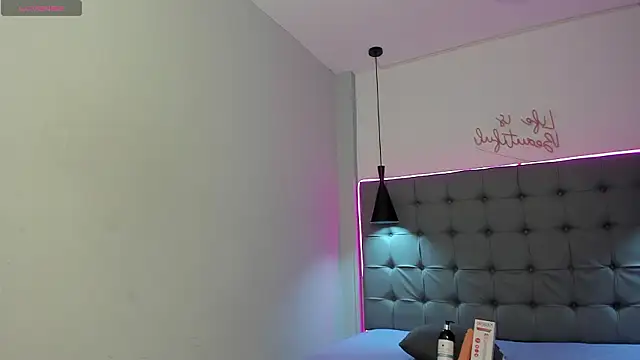 scarletcherry18 live sex cam