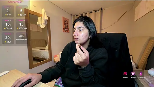 cloe_small's cam snapshot