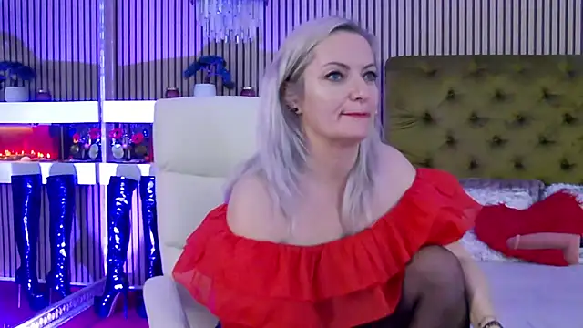 LadyTouch's cam snapshot