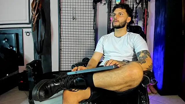 Twisted_Fantasy live sex cam