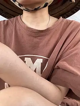 Emily-y's cam snapshot