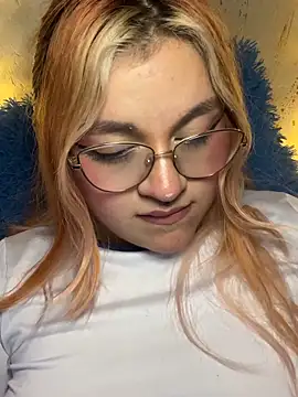 Sophia_Weest99's cam snapshot