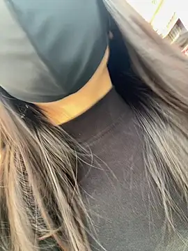 Carlin-yiyi live sex cam