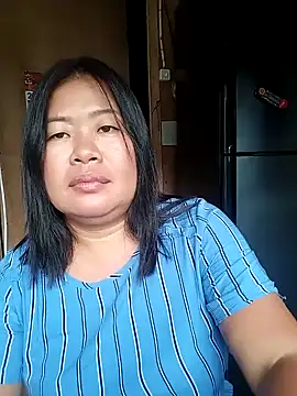 Lovelywoman43's cam snapshot