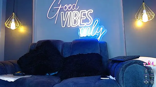 MIA_ROOUSE_'s cam snapshot