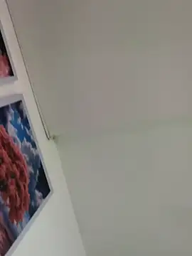 Lauraaa_pink18's cam snapshot