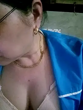 small-house123's cam snapshot