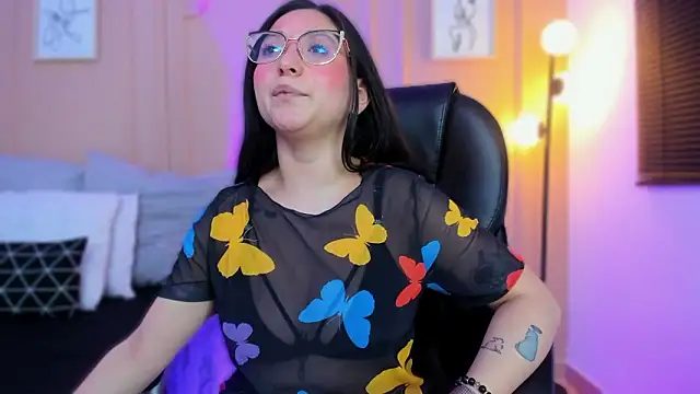 lucy_neil's cam snapshot