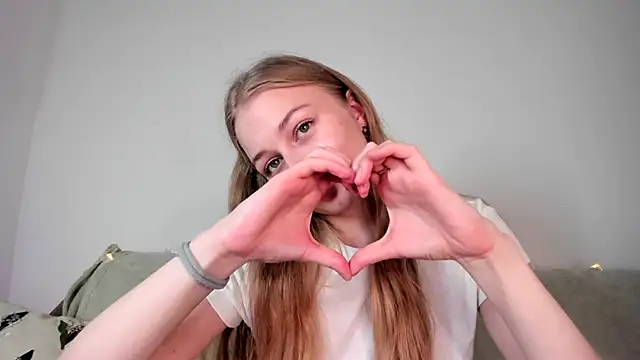 MiaMews's cam snapshot