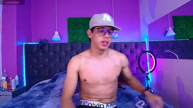 RyanPricee live sex cam