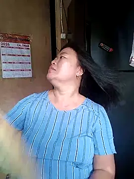 Lovelywoman43 live sex cam