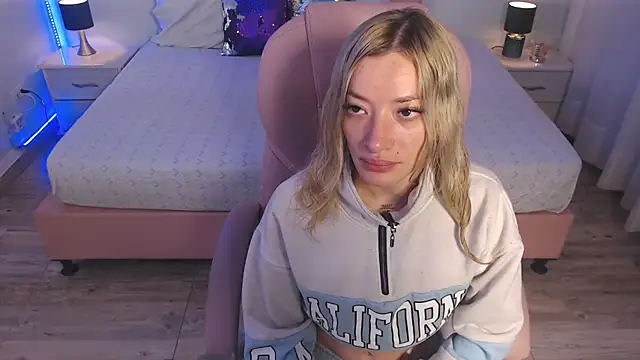 zoe_jones13 live sex cam