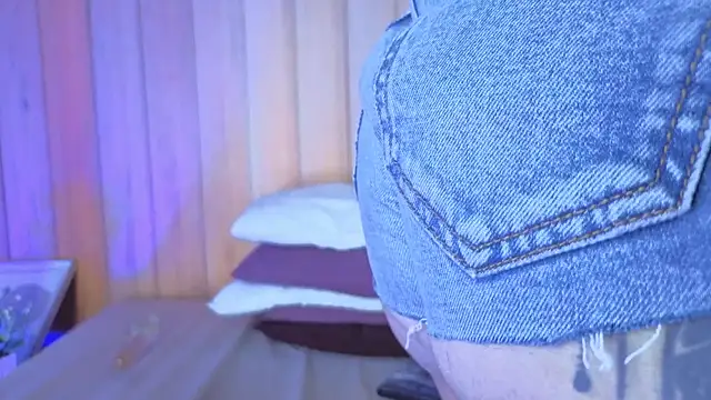 alysha_xia_'s cam snapshot