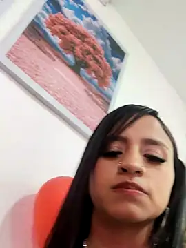 Lauraaa_pink18's cam snapshot