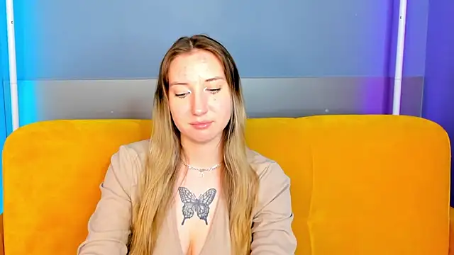 JollyBlondy's cam snapshot