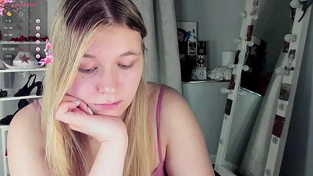 Rebecca_Kelly's cam snapshot