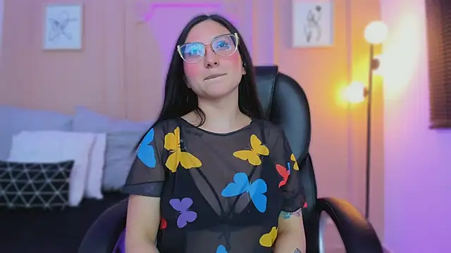 lucy_neil's cam snapshot