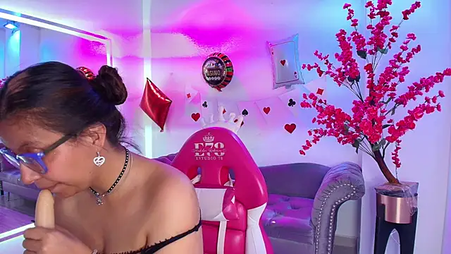 Amber__rouge's cam snapshot