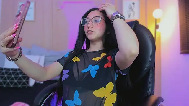 lucy_neil's cam snapshot