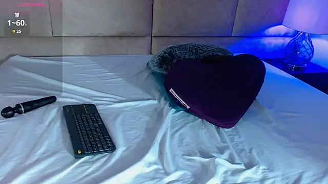 EvaaMoon_'s cam snapshot