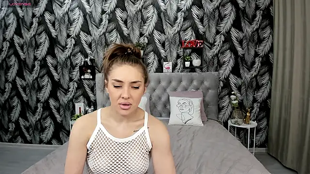 NicolleXPeach's cam snapshot