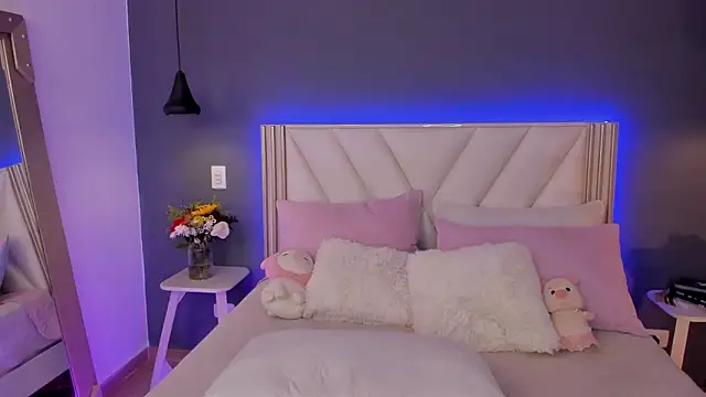 NaishaFord_1's cam snapshot