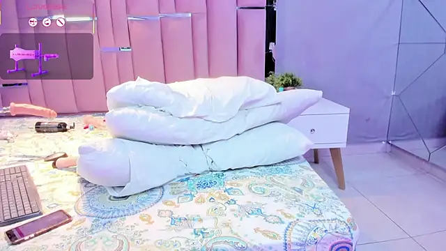 NikkiEvans's cam snapshot