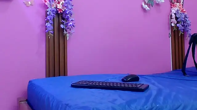 skinnybarbie022's cam snapshot