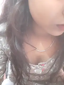 pari_rani7's cam snapshot