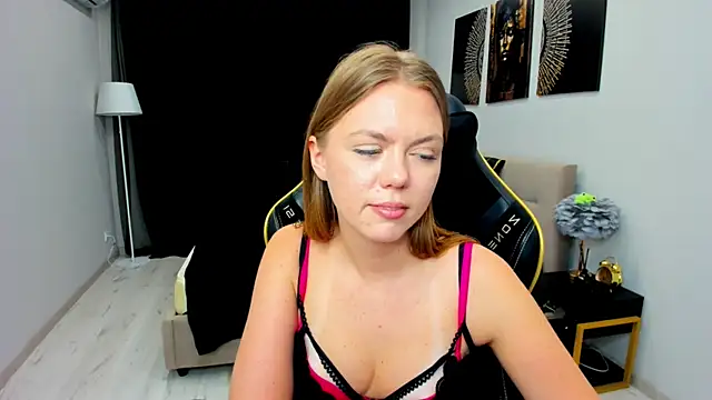 Strawberrye's cam snapshot