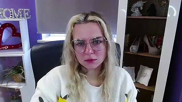 Zoey_Erotic's cam snapshot