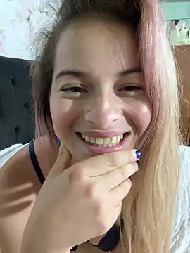 AriBeautiful's cam snapshot