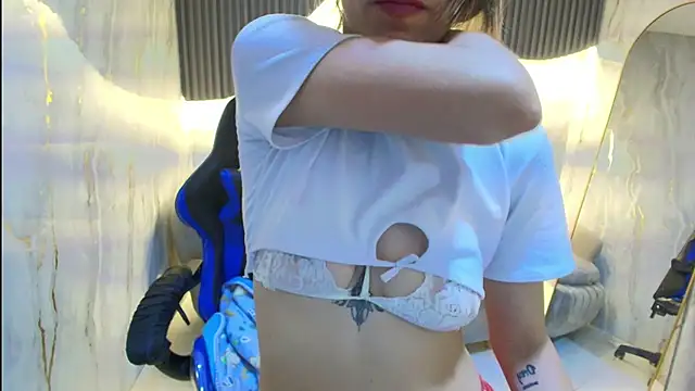 katalina_r_'s cam snapshot