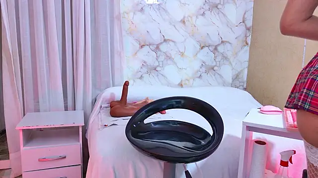 QueenSallyDesire's cam snapshot