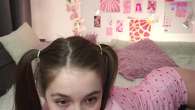 AmiLewis live sex cam