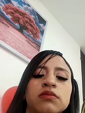 Lauraaa_pink18's cam snapshot