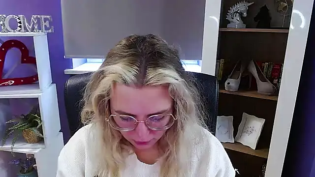 Zoey_Erotic's cam snapshot