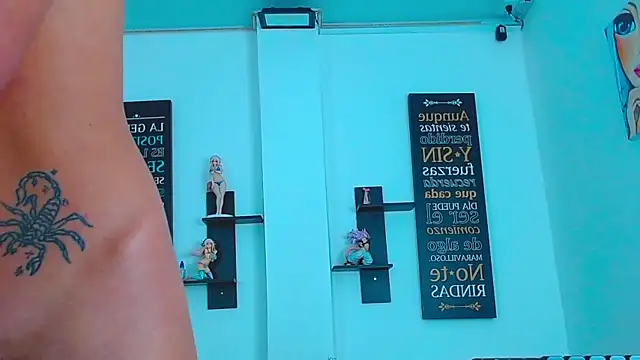 CHLOE_THUNDERS live sex cam