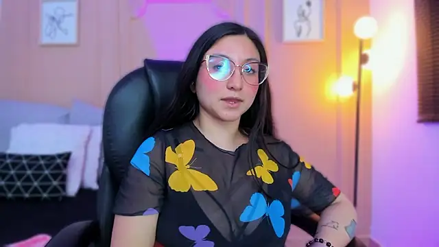 lucy_neil's cam snapshot