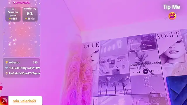 MiaCavallii_ live sex cam