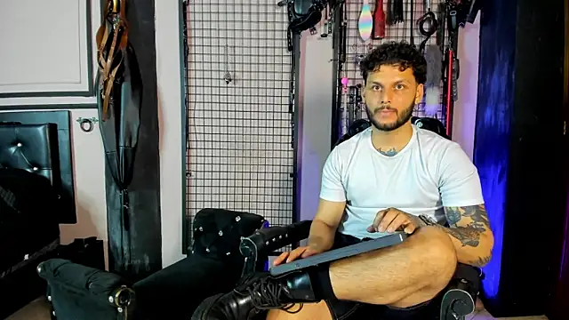 Twisted_Fantasy live sex cam