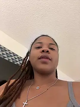 HEARTBREAKBRE live sex cam