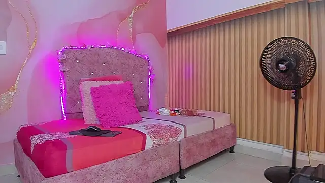 violet_taylor_'s cam snapshot