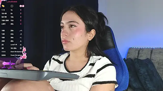 ZaraDames_'s cam snapshot